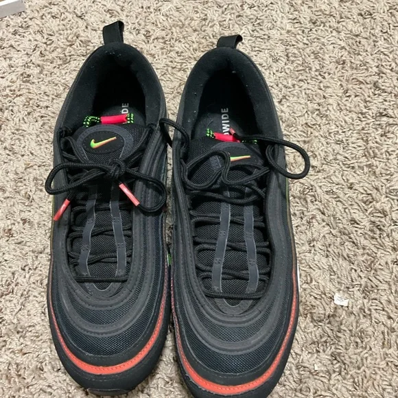 Nike Air Max - Picture 2 of 4